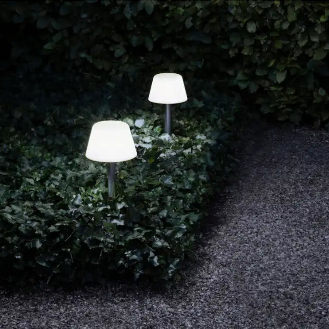Solar Garden Spike Light with Dusk-to-Dawn Sensor – Energy Efficient Outdoor LED Light
