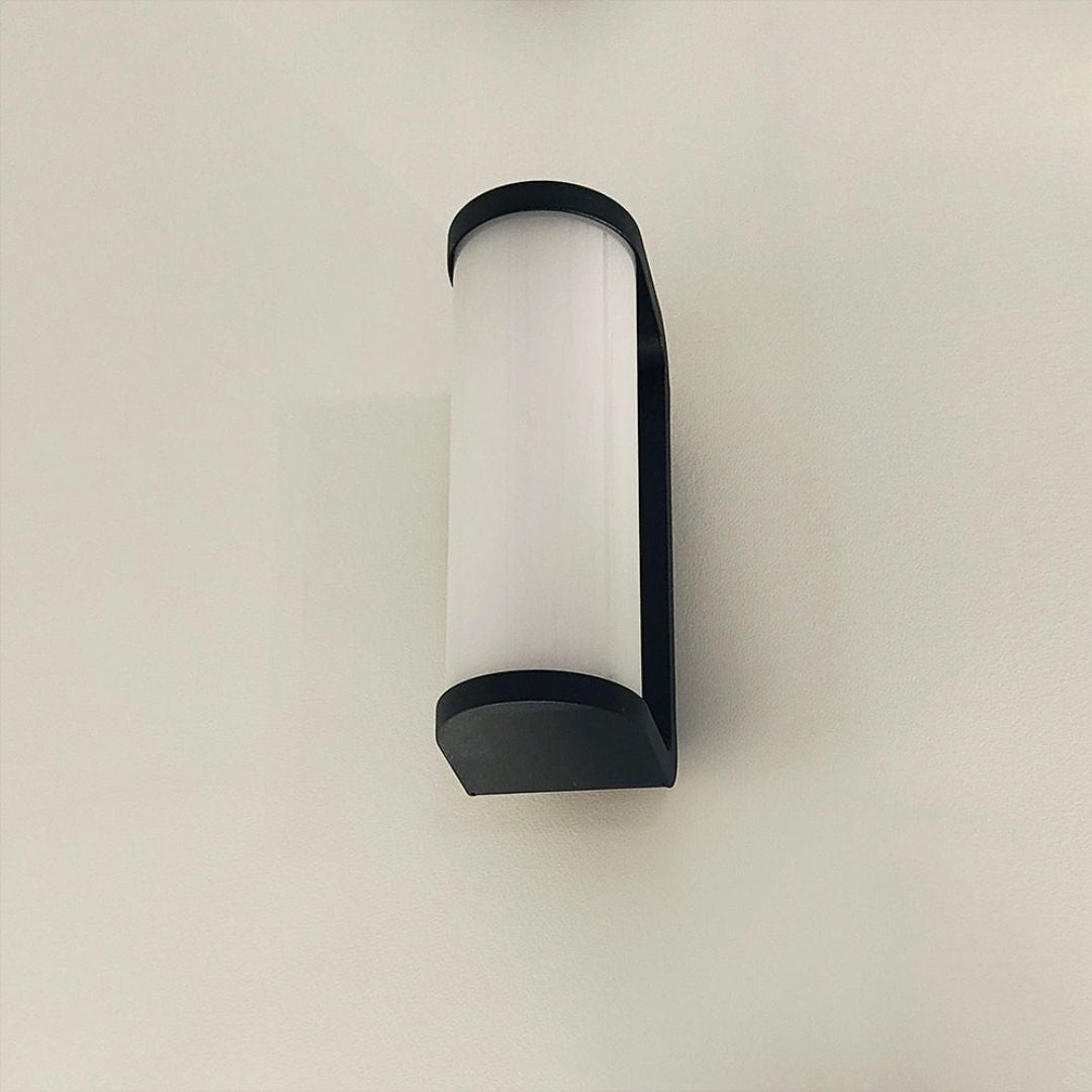 Outdoor LED Wall Light – Minimalist Black Aluminum Exterior Sconce, 18W