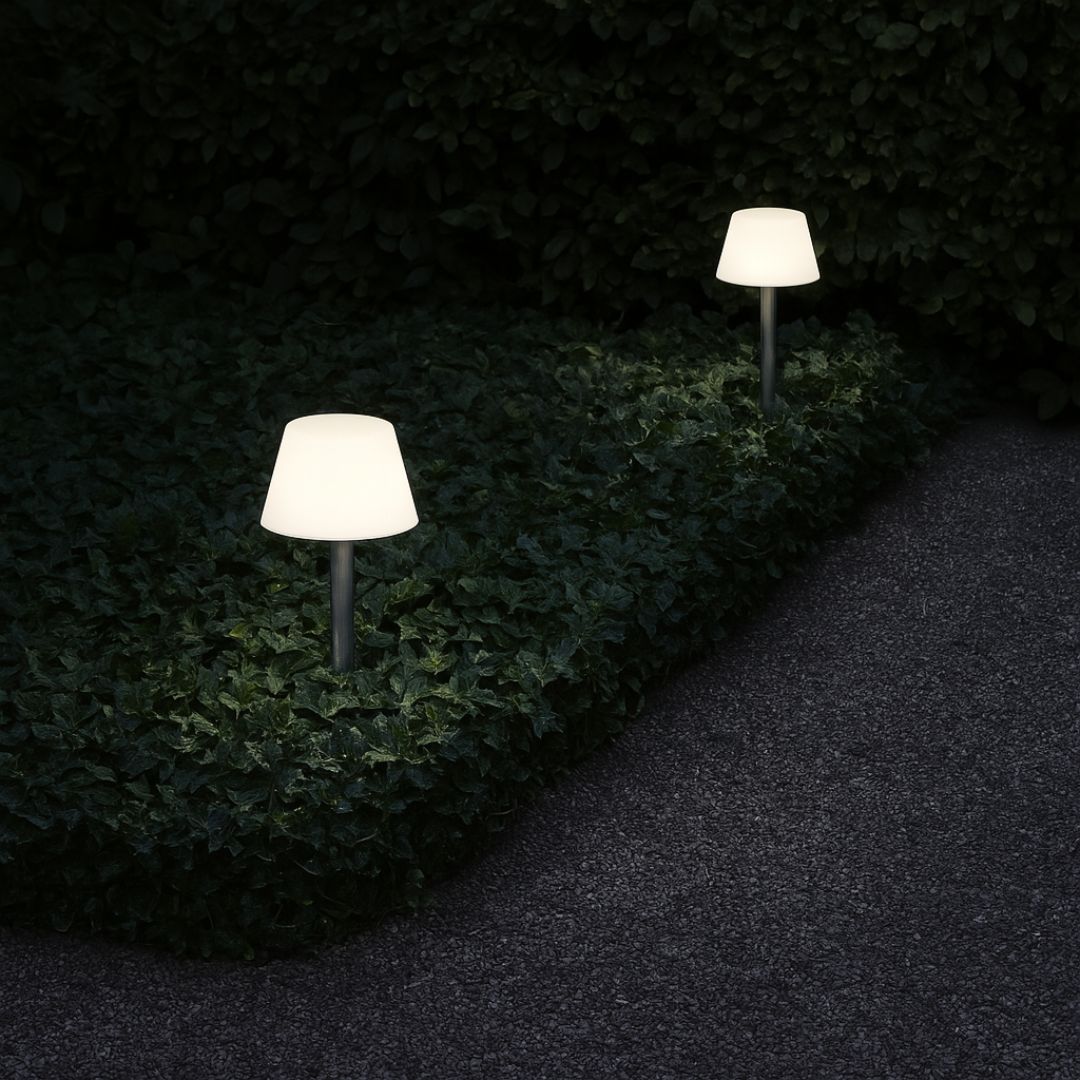 Solar Garden Spike Light with Dusk-to-Dawn Sensor – Energy Efficient Outdoor LED Light