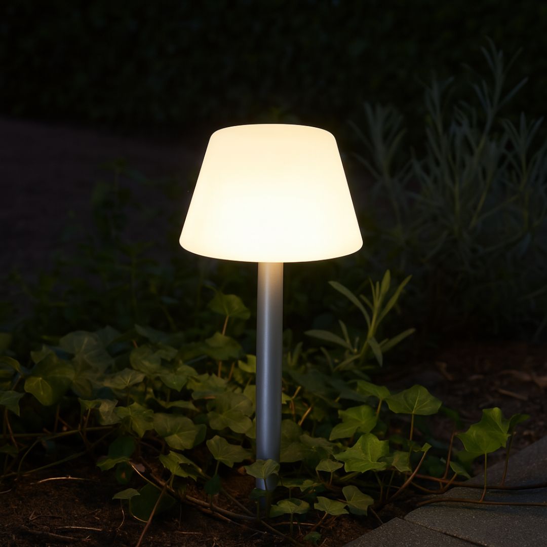 Solar Garden Spike Light with Dusk-to-Dawn Sensor – Energy Efficient Outdoor LED Light