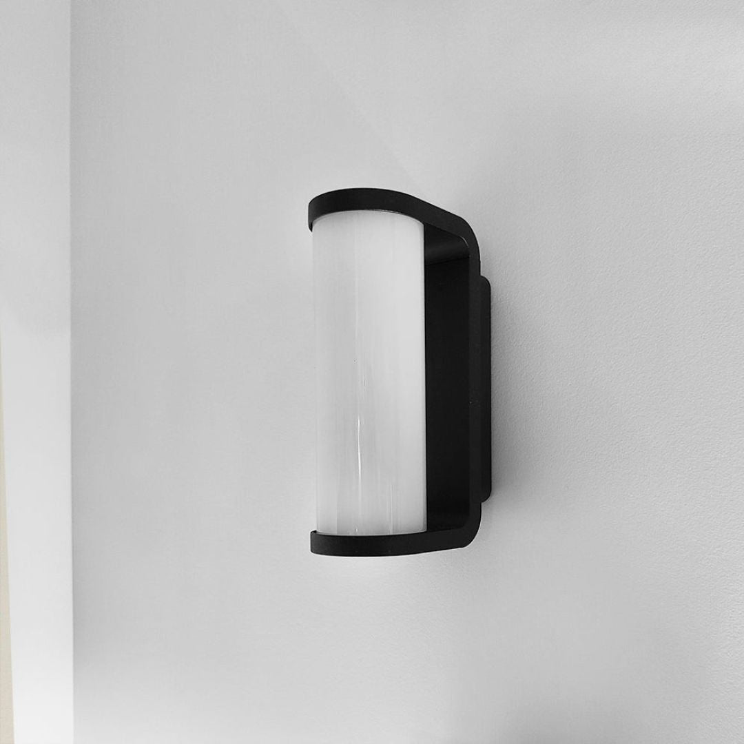 Outdoor LED Wall Light – Minimalist Black Aluminum Exterior Sconce, 18W