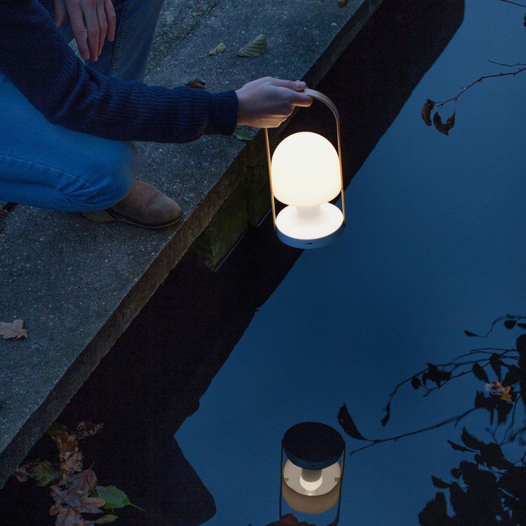Portable Cordless Table Lamp with Dimmable LED and Lightweight Design
