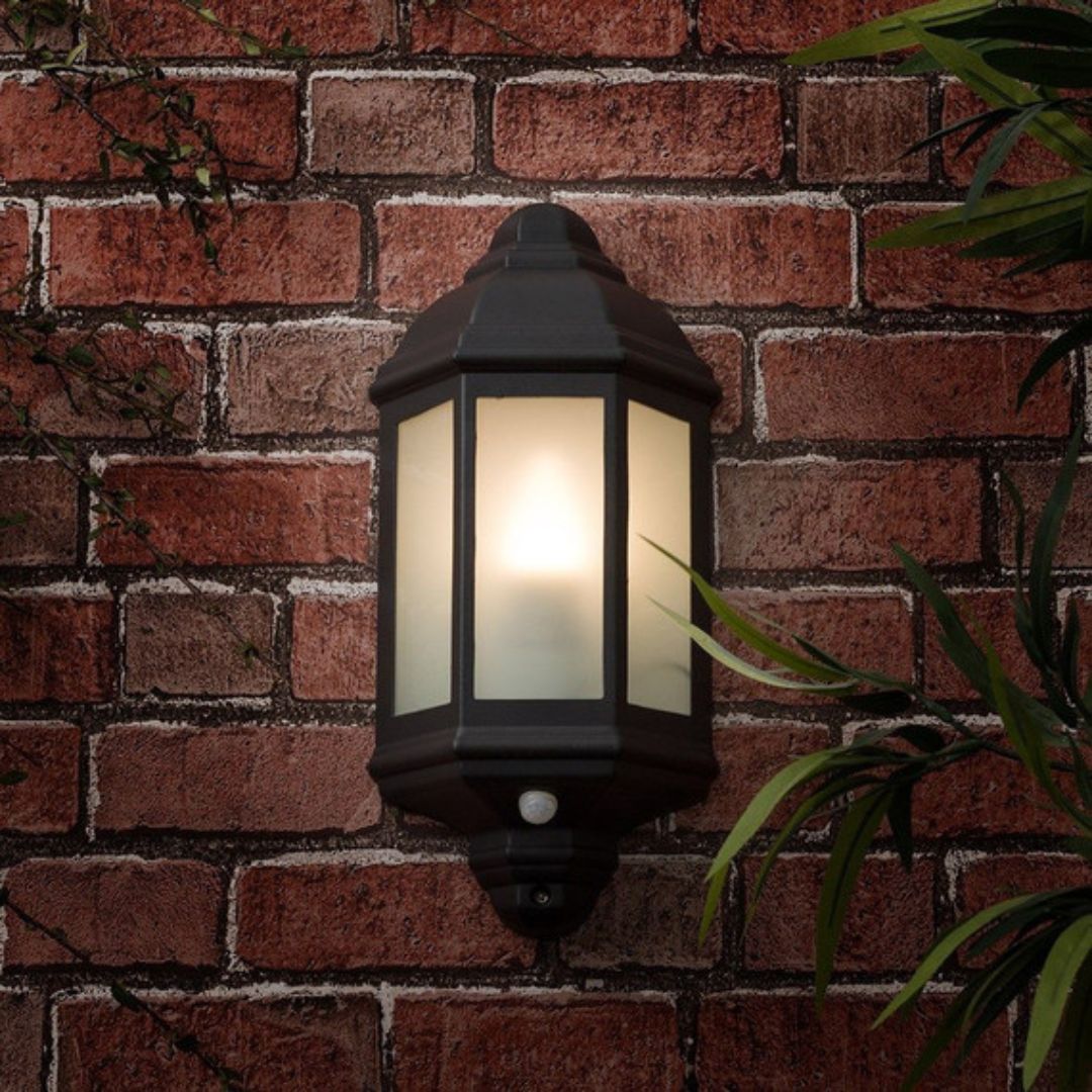 Outdoor Wall Light Black PIR 7W 240V LED IP44 Security