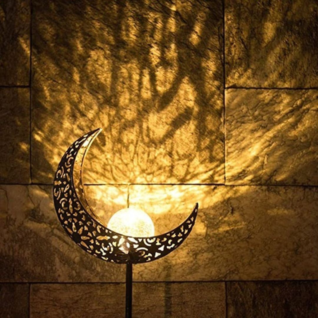 Solar Outdoor Half-Moon Light with Dusk-to-Dawn Sensor – Weatherproof Garden Lights