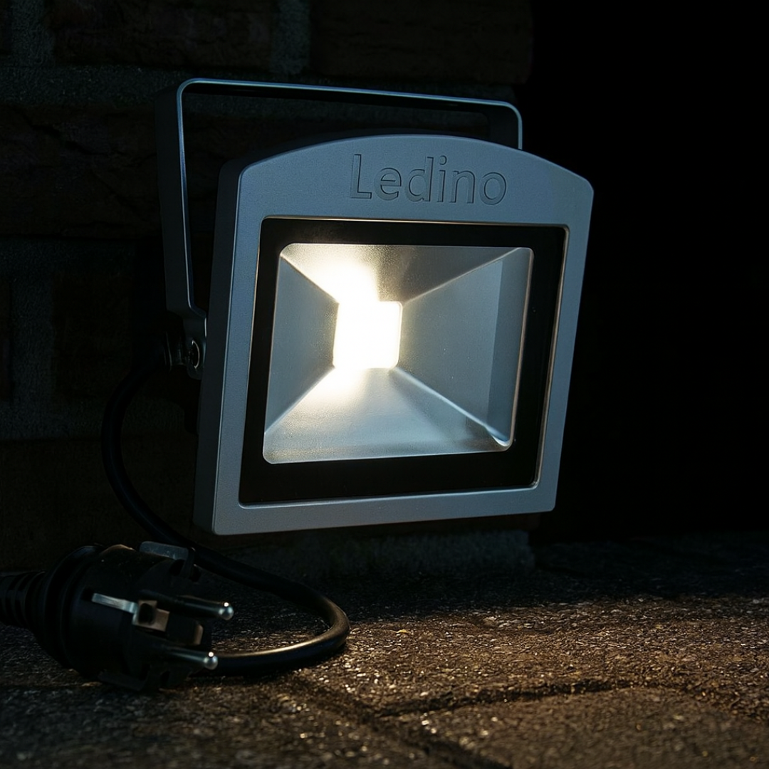 LED Anti-Panic Spotlight 10W IP65 Silver Aluminium 800lm 6500K
