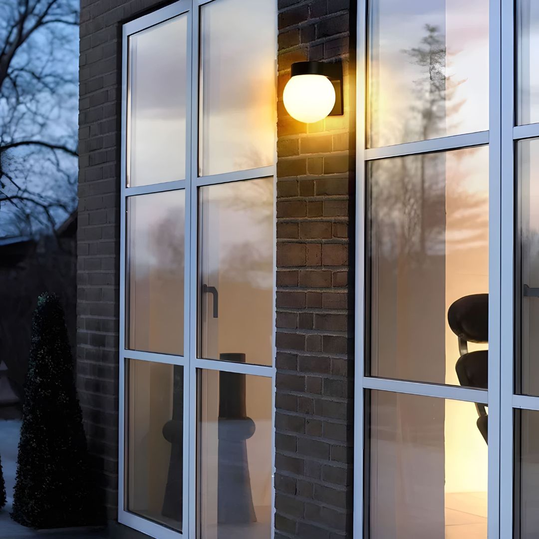 IP65 Waterproof Globe Lighting Fixture – Modern Wall Light for Outdoor Use