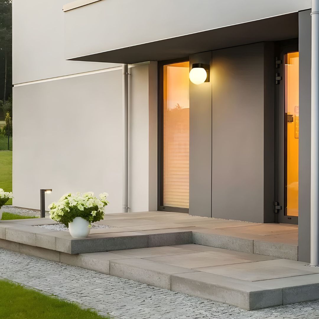IP65 Waterproof Globe Lighting Fixture – Modern Wall Light for Outdoor Use