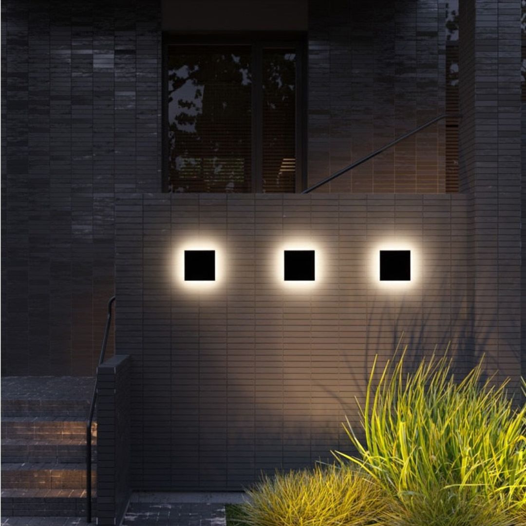 Outdoor Waterproof LED Wall Light in Black Aluminum – 12W IP Rated