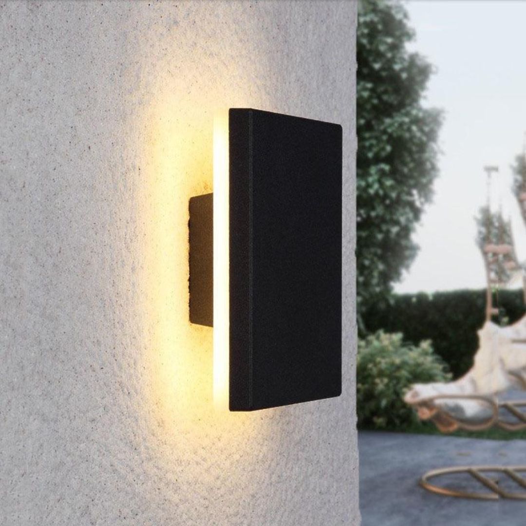 Outdoor Waterproof LED Wall Light in Black Aluminum – 12W IP Rated