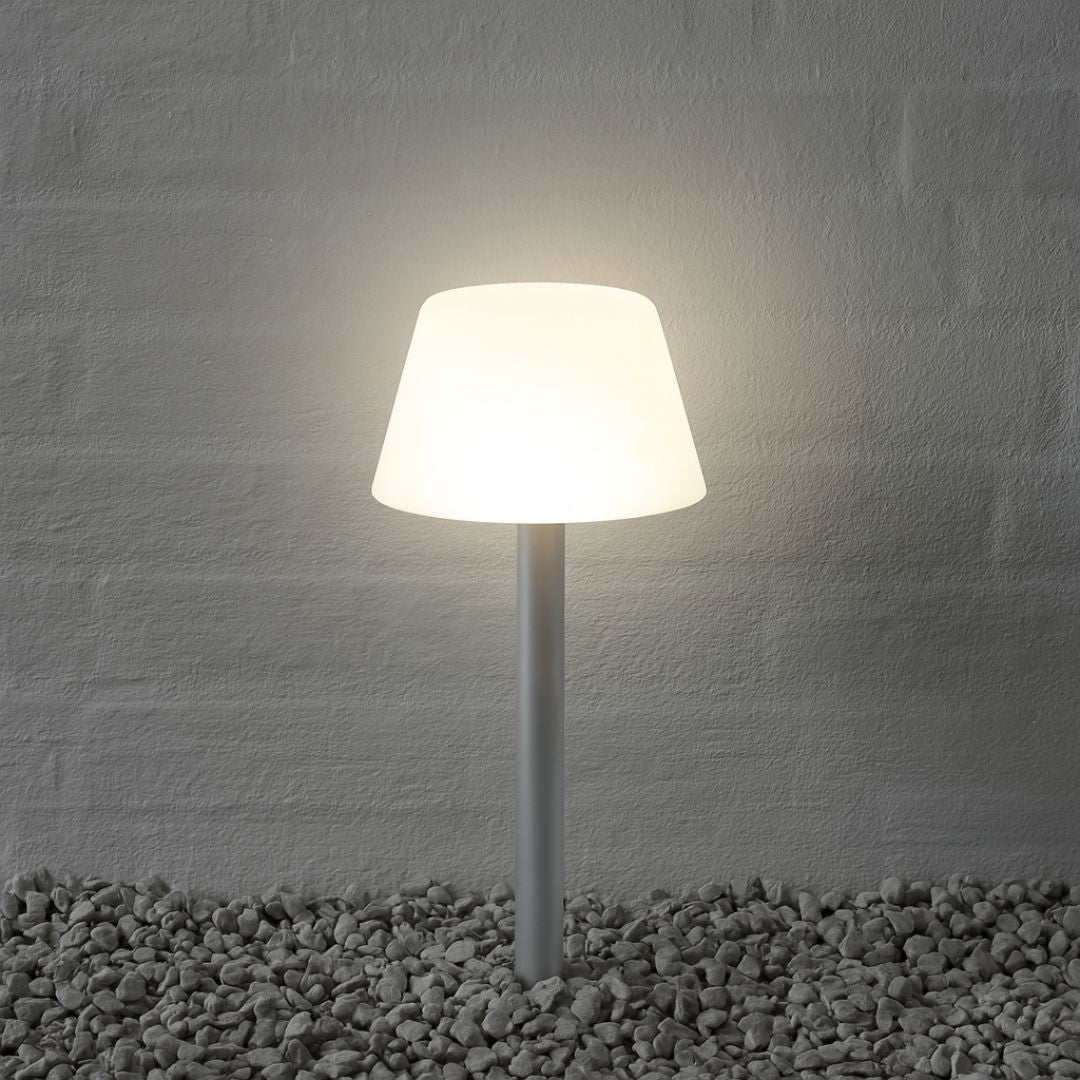 Solar Garden Spike Light with Dusk-to-Dawn Sensor – Energy Efficient Outdoor LED Light